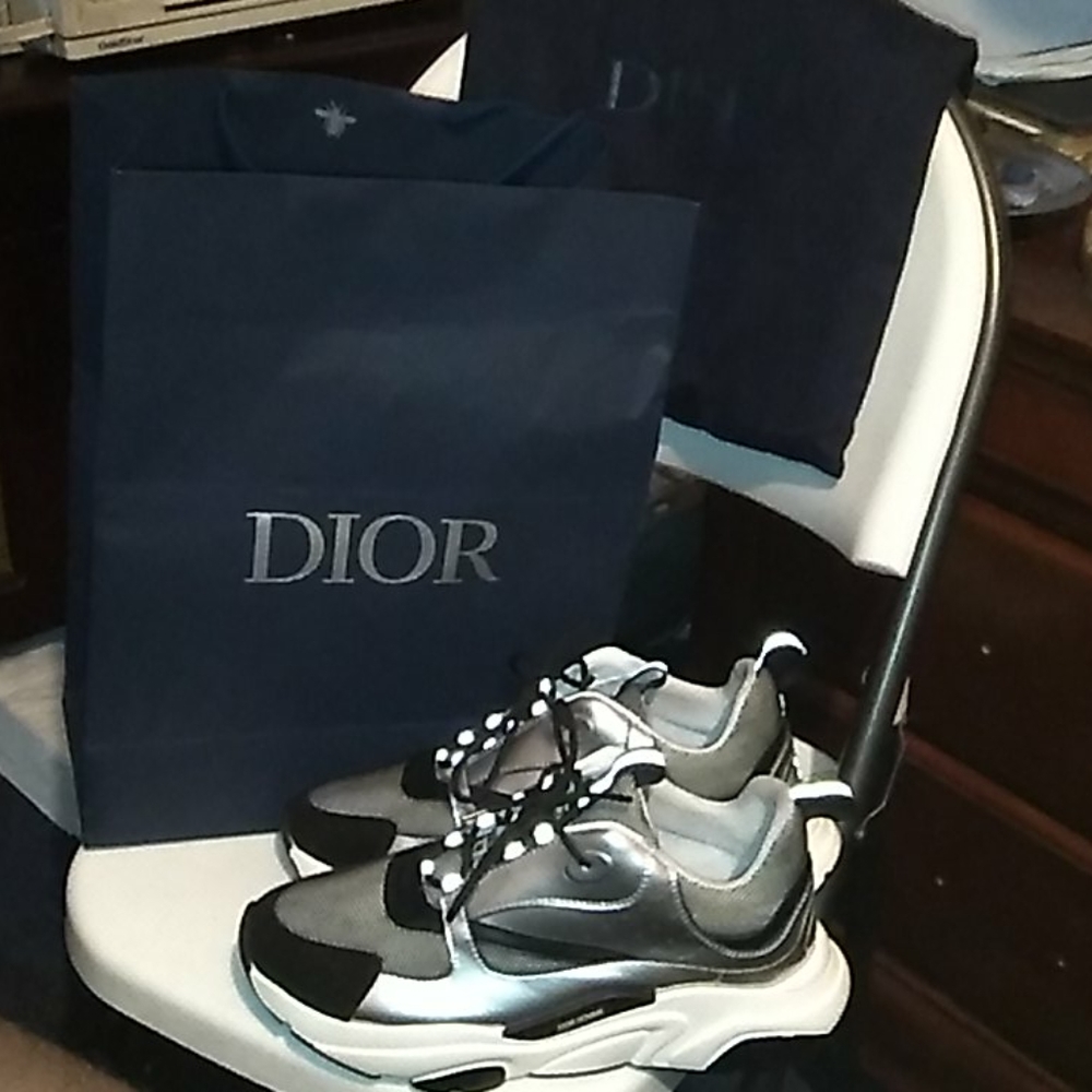 Dior B22